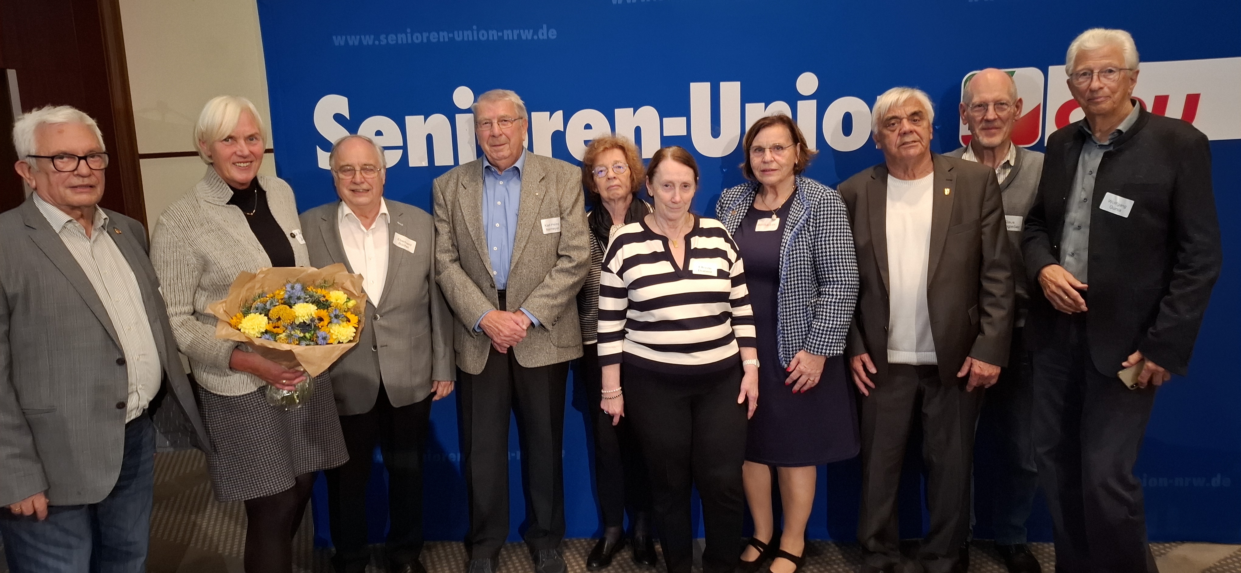 Die acht Delegierten und weiteren Gste  aus dem Bezirksverband. Teilnehmer fr den Kreis waren Klaus Steingieer und als Gast Monika Lux. Sie war vom Bezirk Aachen als Beisitzerin fr den Landesvorstand vorgeschlagen worden. Foto: SEN Kreis