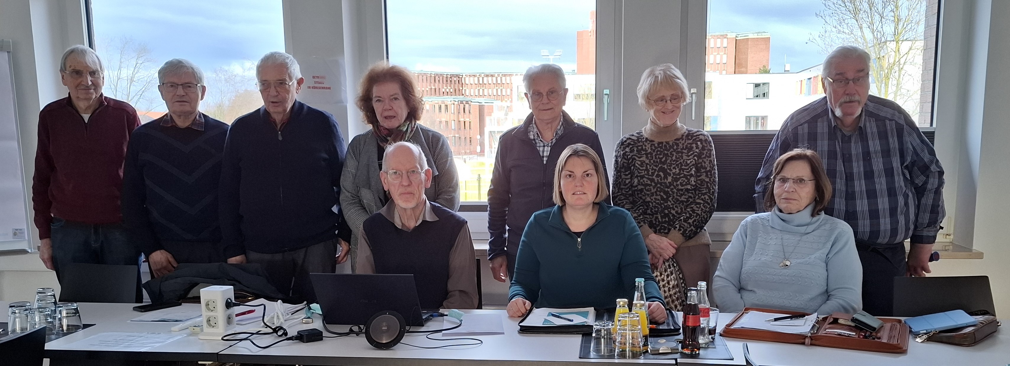 CDU-Kreisvorsitzende Anna Stelten (7.v.l.) war Gast bei der Senioren Union auf Einladung des SEN-Kreisvorsitzenden Klaus Steingie�er (6.v.l.) . �Foto: Dietmar Lux