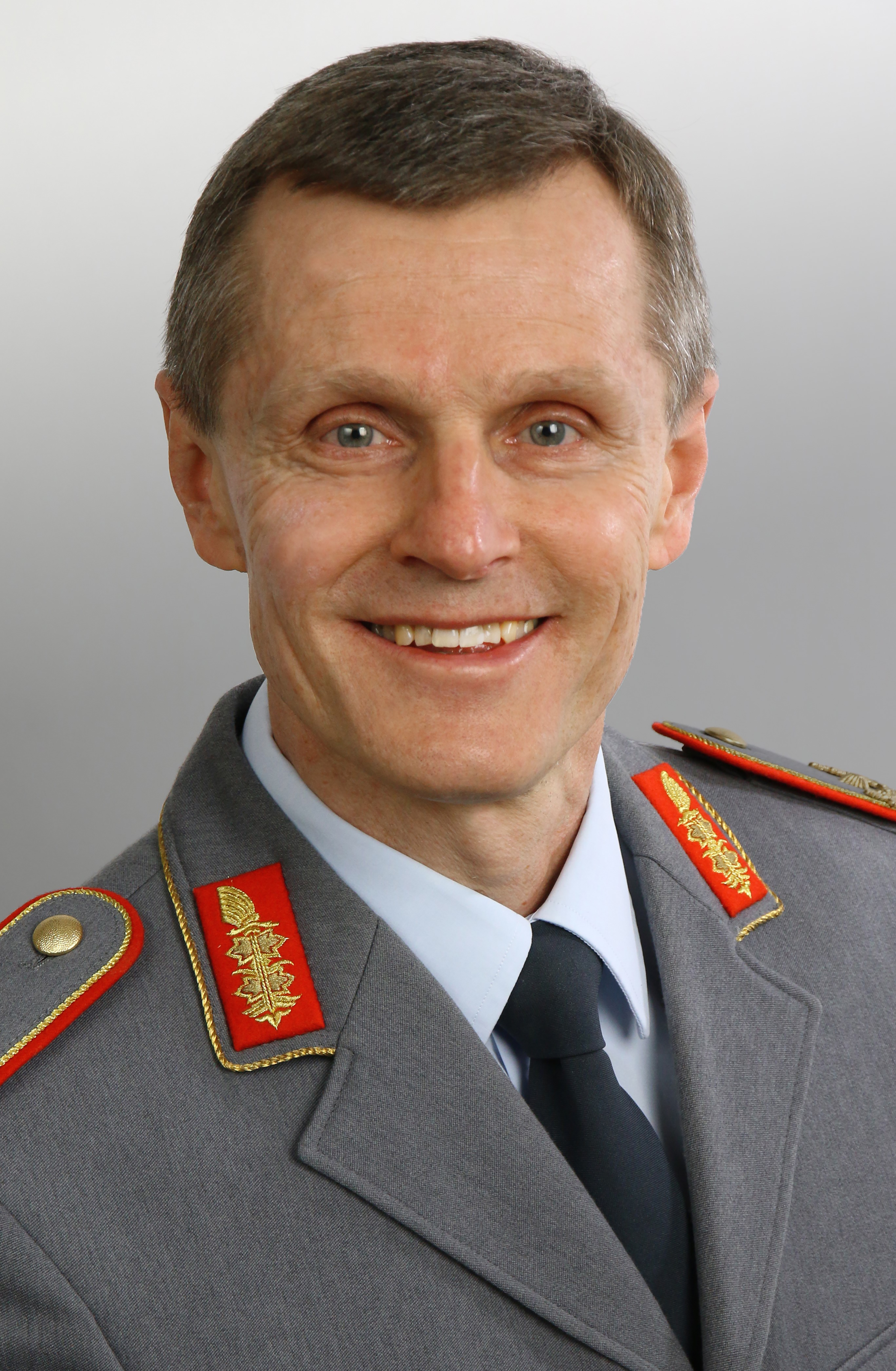 Mit General Michael Schoy diskutieren wir �ber die Bundeswehr, die Wehrpflicht, Deutschlands Verteidigungsf�higkeit und die europ�ische Sicherheit im Kontext der internationalen Entwicklungen. �Foto: ZVBw